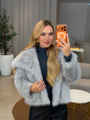 Casaco de Pelúcia Luxuoso Joanny – Conforto e Elegância para os Dias Frios